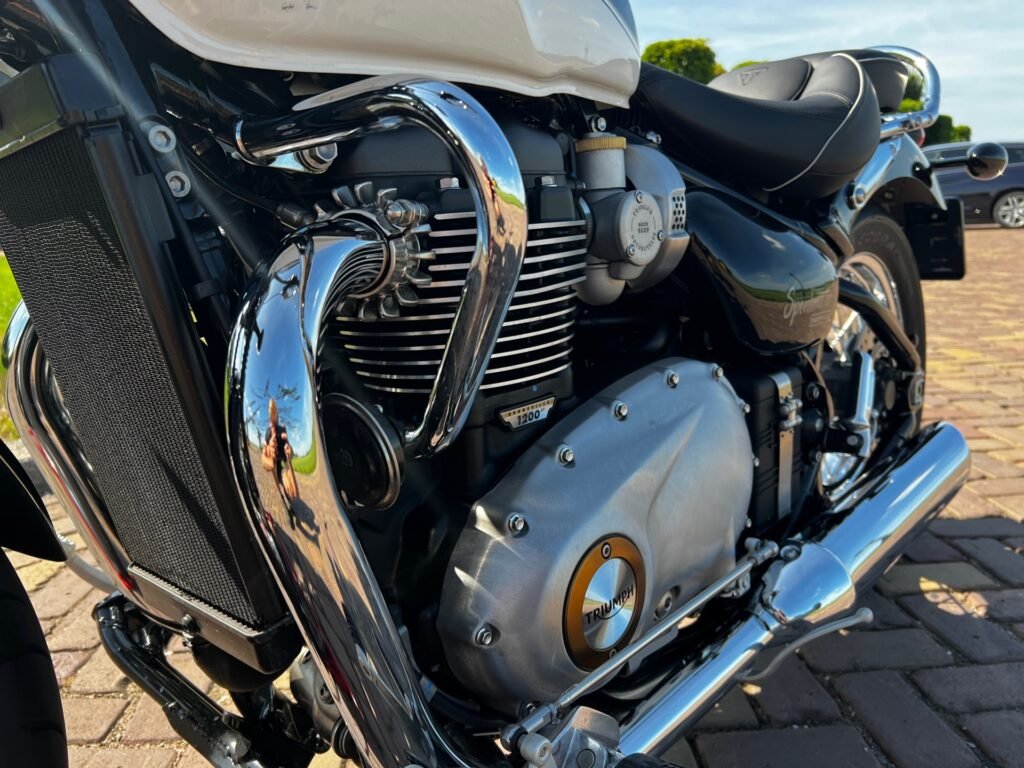Triumph Bonneville – 15
