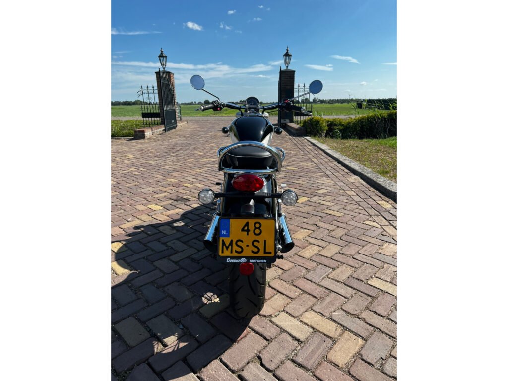 Triumph Bonneville – 4