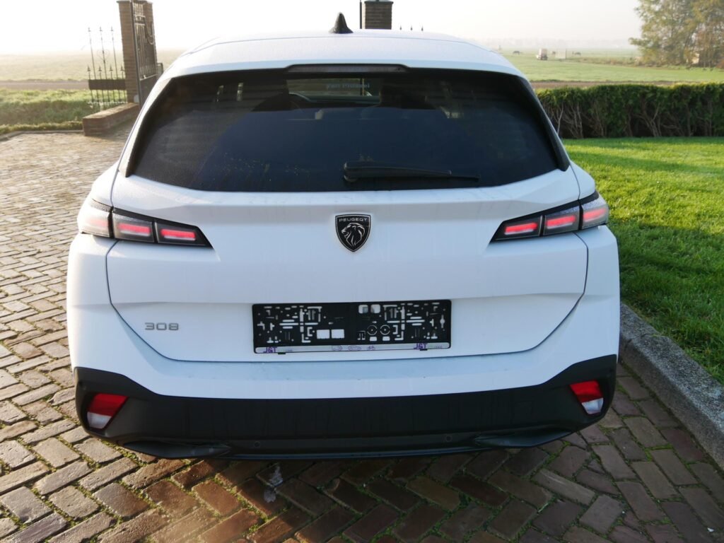 Peugeot 308 – 8