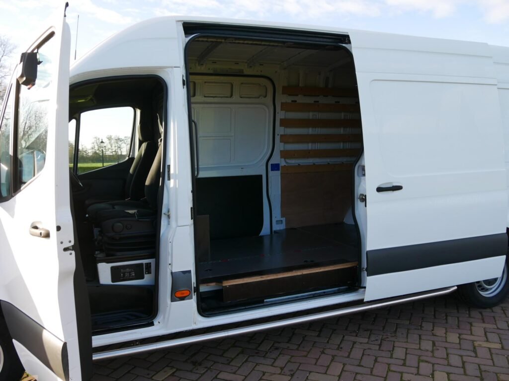 Mercedes-Benz Sprinter – 12