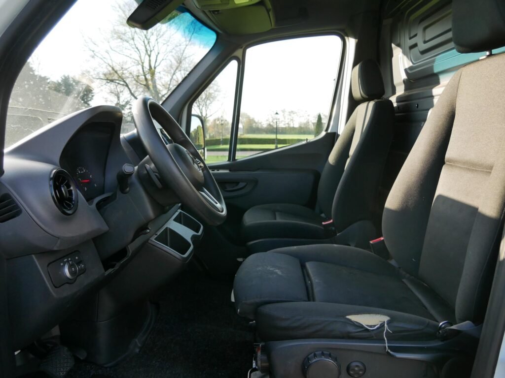Mercedes-Benz Sprinter – 13