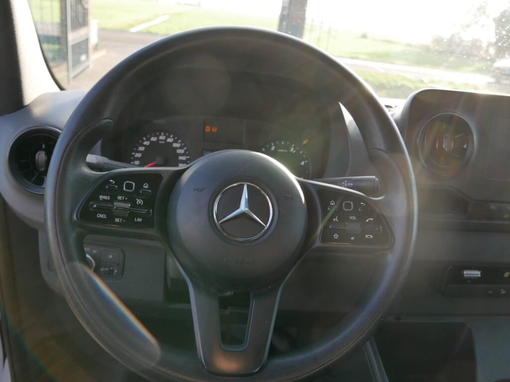 Mercedes-Benz Sprinter – 15