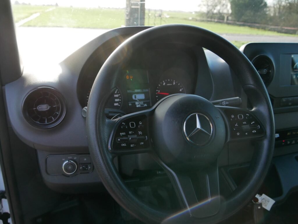 Mercedes-Benz Sprinter – 15