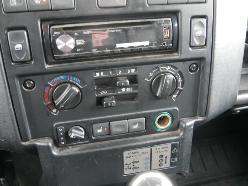 Land Rover Defender – 17
