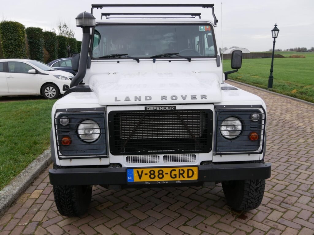 Land Rover Defender – 3
