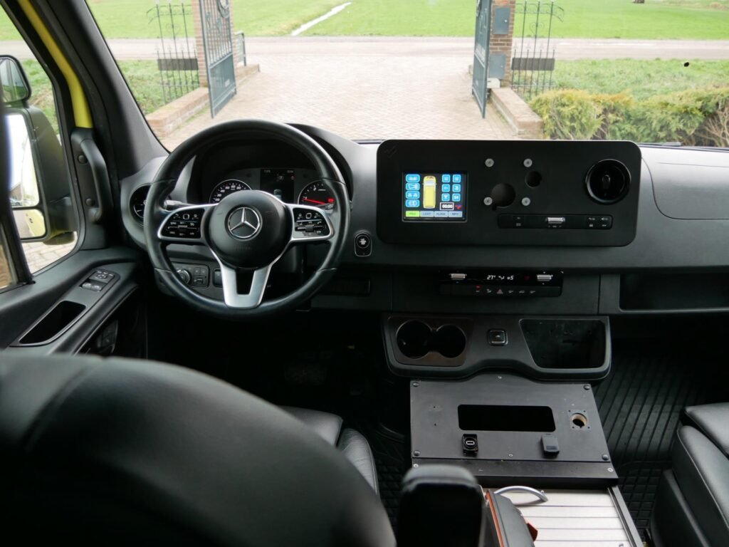Mercedes-Benz Sprinter – 13