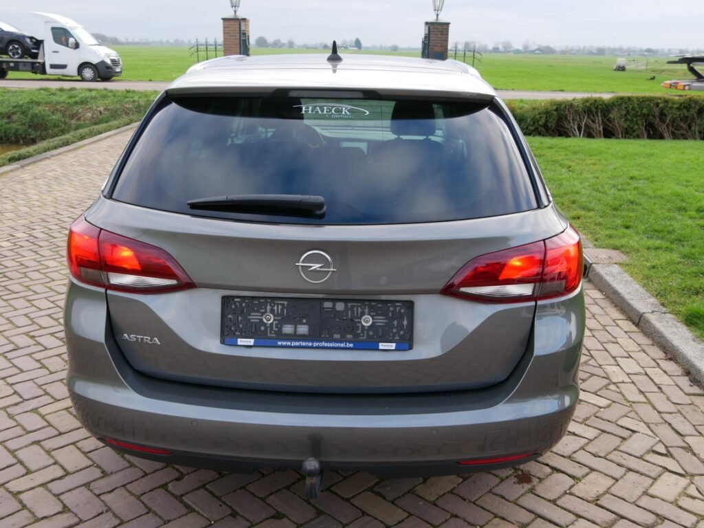 Opel Astra – 8