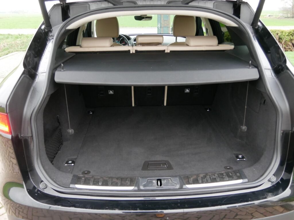 Jaguar F-PACE – 12