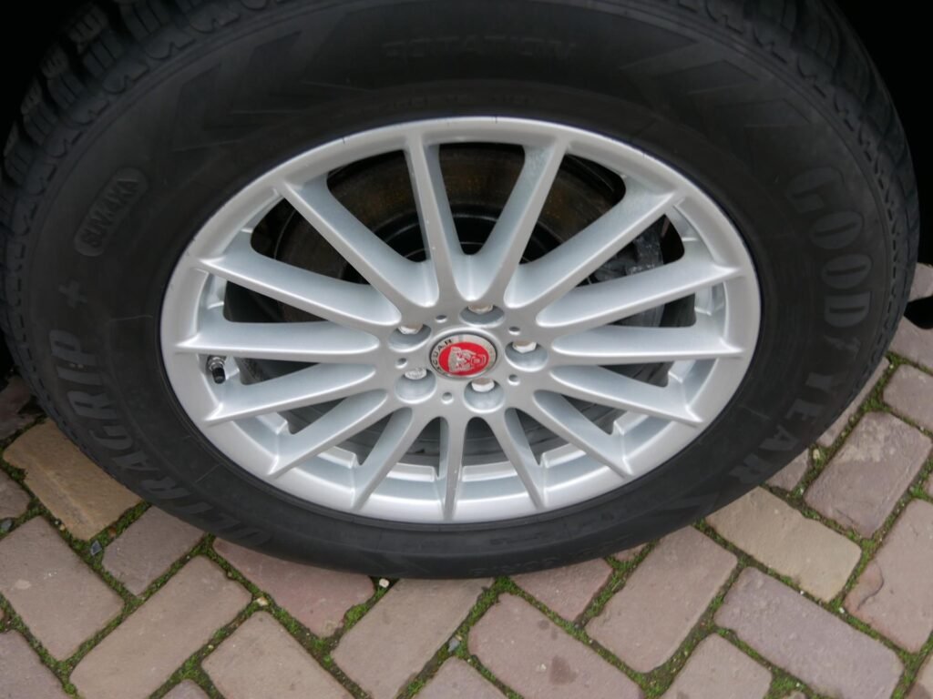 Jaguar F-PACE – 14