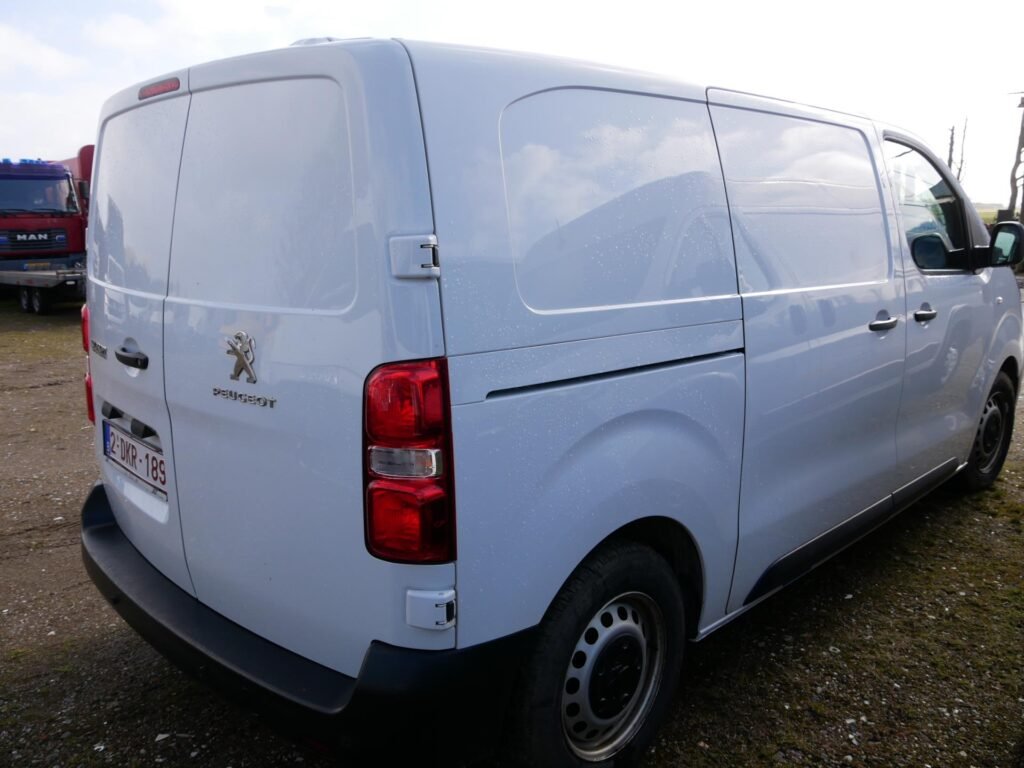 Peugeot Expert – 8
