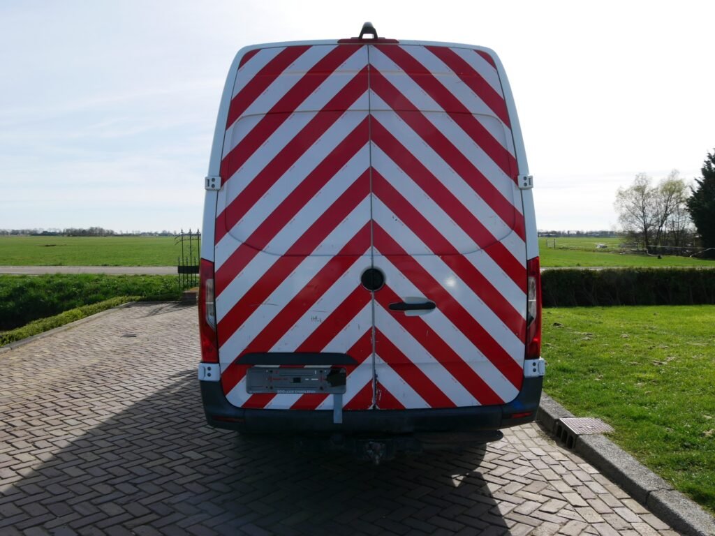 Mercedes-Benz Sprinter – 11