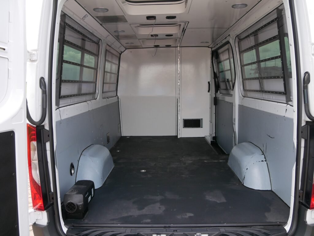 Mercedes-Benz Sprinter – 12