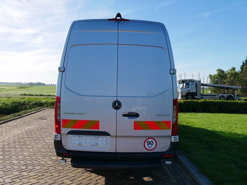 Mercedes-Benz Sprinter – 8