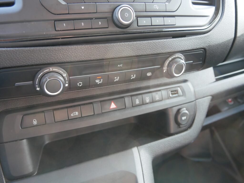 Peugeot Expert – 16