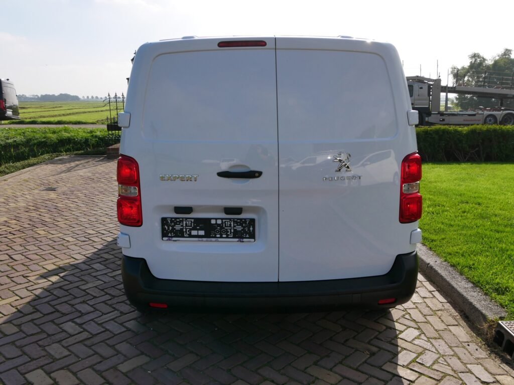 Peugeot Expert – 8