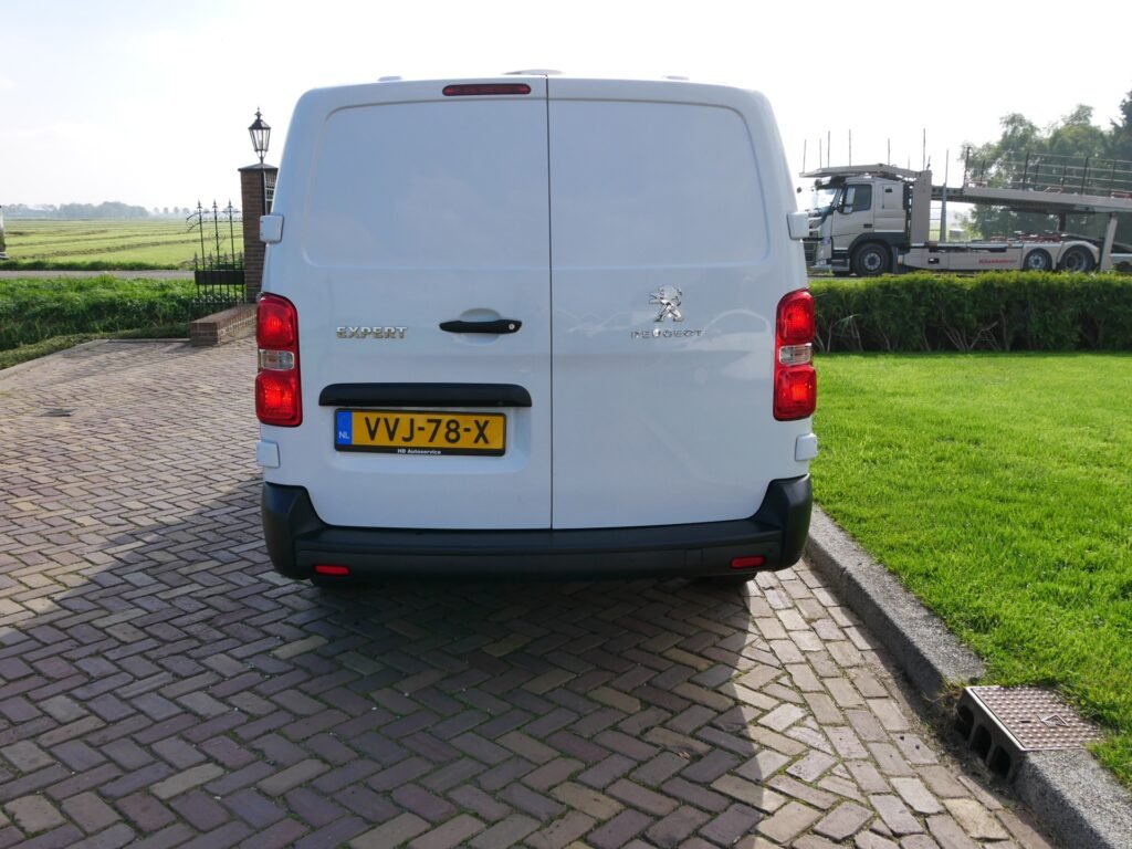 Peugeot Expert – 8