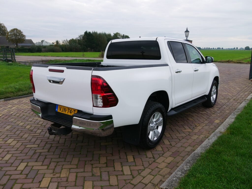 Toyota Hilux – 8