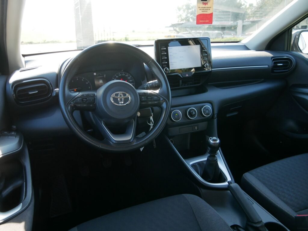 Toyota Yaris – 12