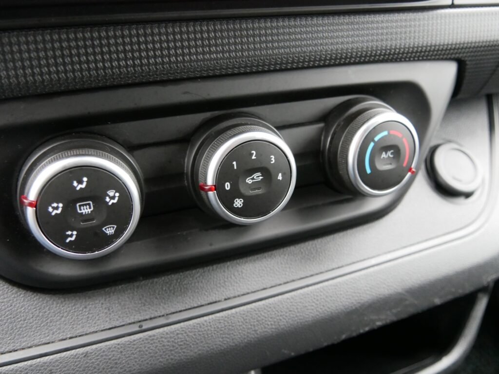 Renault Trafic – 19
